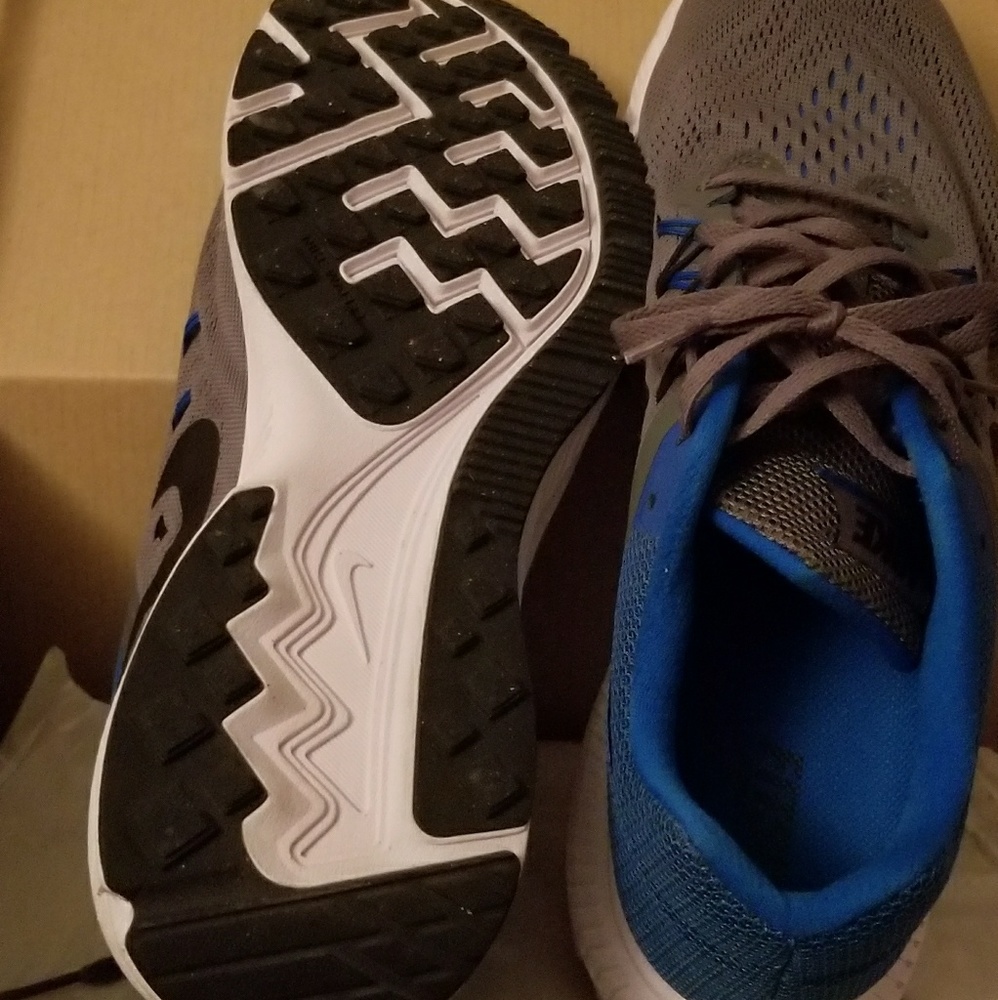 Nike - Picture 2 of 3